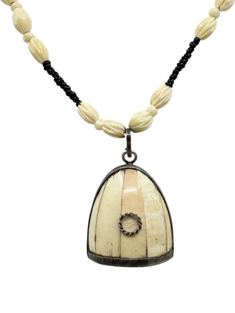 Vintage Indian Sterling silver bone pendant necklace - GM940